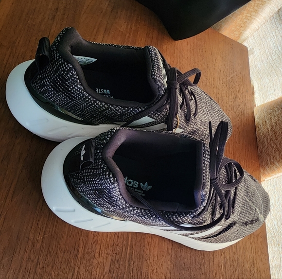 Adidas Women's/youth Swift Run 22 Running Shoes - Picture 6 of 10